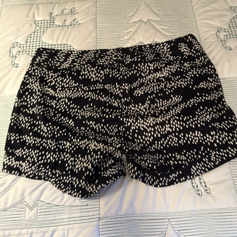 Elle Black and White Patterned Cuffed Shorts-6